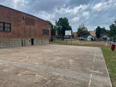 Margaret B Henderson Elementary School Outdoor Basketball Courts in Dallas