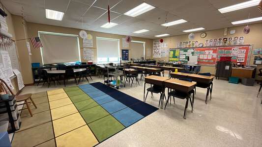 McAuliffe - Sharon Christa McAuliffe Elementary School Classroom Standard in Chicago 3