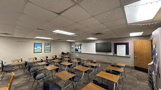 Moore West Jr. High School Classroom Standard in Oklahoma City 3