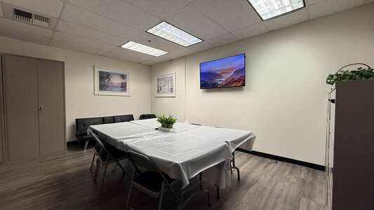 Creekside High School Staff Lounge in Irvine