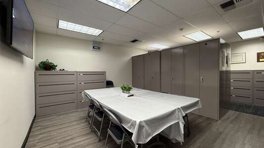 Creekside High School Staff Lounge in Irvine