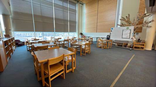 Lorca - Federico Garcia Lorca Elementary School Library in Chicago 3