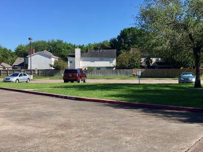 Pecan Grove Elementary School Parking Lot in Richmond