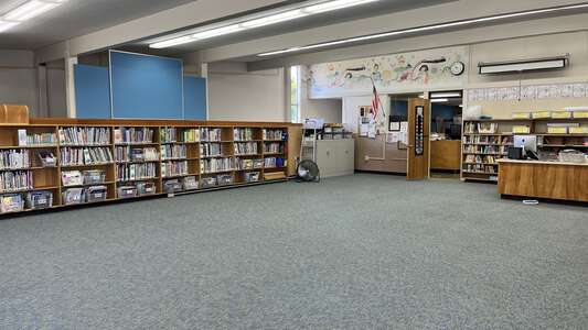 Twin Oaks Elementary School Library in Eugene