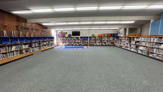 Twin Oaks Elementary School Library in Eugene