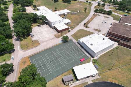 Lake Jackson Intermediate School Tennis Courts in Lake Jackson