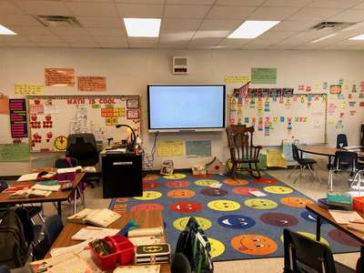 Loughman Oaks Elementary School Classroom Standard in Davenport