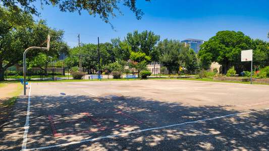 MacGregor Elementary Outdoor Basketball Courts in Houston