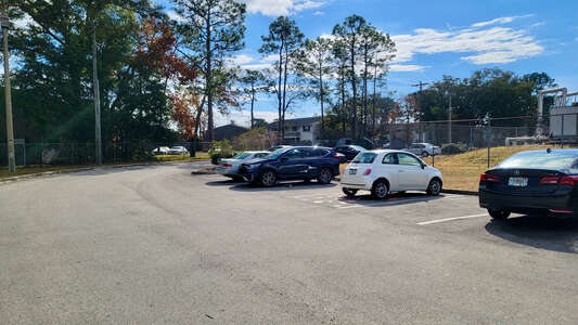 S Bryan Jennings Elementary School Parking Lot - Side Circle in Orange Park