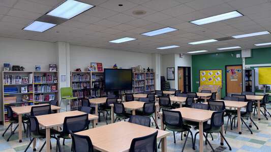 Kilmer - Joyce Kilmer Elementary School Library Conference Room in Chicago