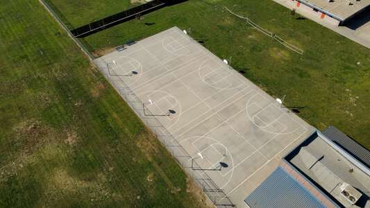Los Tules Middle School Outdoor Basketball Courts 2 in Tulare 3