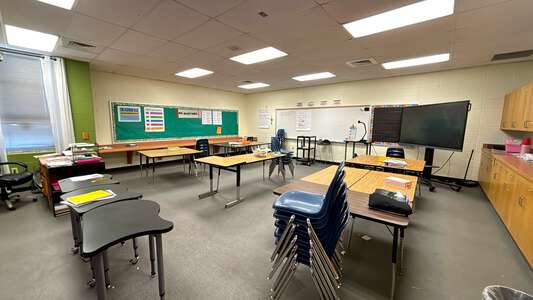 Brooks Center for STEM and Arts Magnet Middle School Classroom Standard in Wichita 2