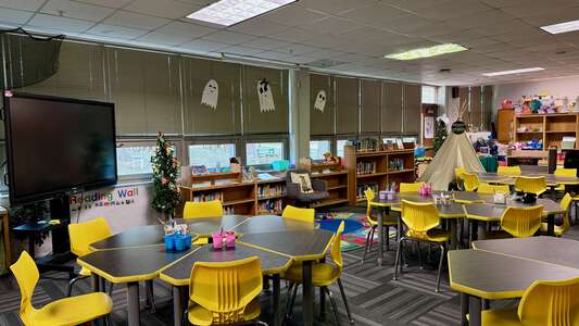 Tom C Gooch Elementary School Library in Dallas 3