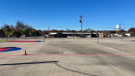 Waverly Park Elementary School Outdoor Basketball Courts in Fort Worth