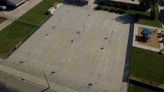 Los Tules Middle School Outdoor Basketball Courts 1 in Tulare 3