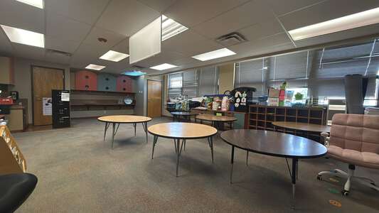 Epperly Heights Elementary School Classroom Standard in Del City 2