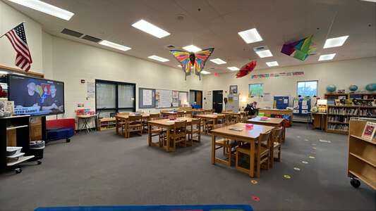 Spaght Science and Communications Magnet Elementary School Library in Wichita 2
