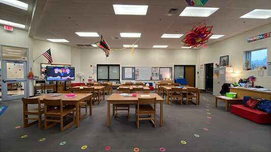 Spaght Science and Communications Magnet Elementary School Library in Wichita 3