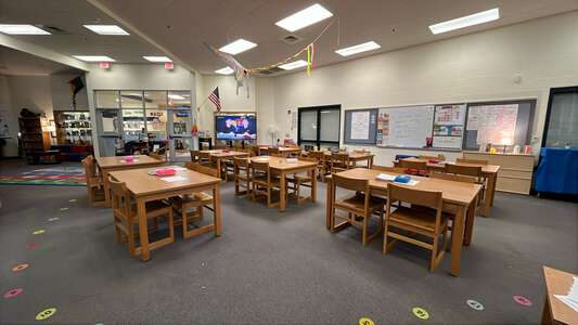 Spaght Science and Communications Magnet Elementary School Library in Wichita 4