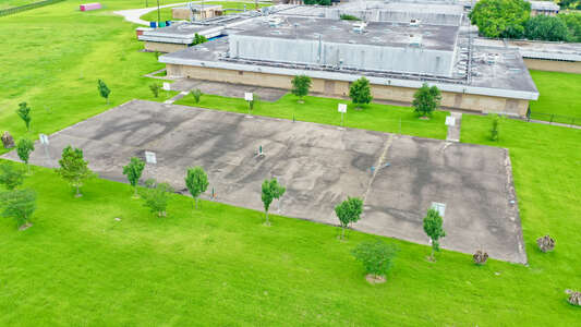 Thomas Middle School Outdoor Basketball Courts in Houston
