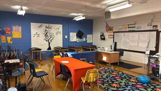 Field - Eugene Field Elementary School Classroom Standard in Chicago 3