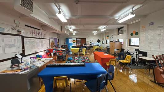 Field - Eugene Field Elementary School Classroom Standard in Chicago 4