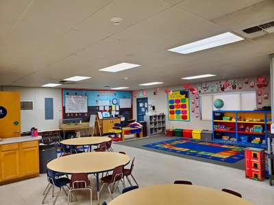 Winter Gardens School Classroom Standard in Lakeside