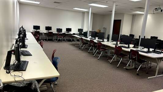 Radloff Middle School Room 3.202 - Computer Lab in Duluth 2