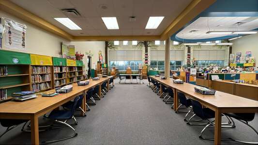 Enders Community Service and Leadership Magnet Elementary School Library in Wichita 2
