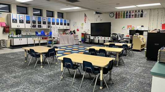 Hillview Crest Elementary School Classroom Standard in Hayward