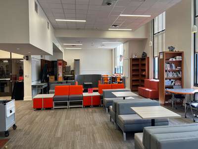 North Dallas High School Library in Dallas 3