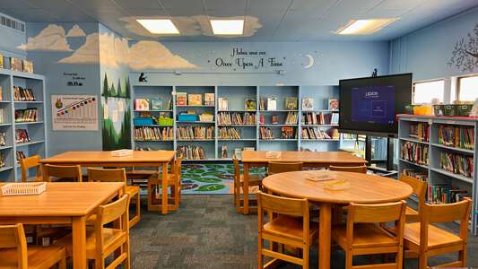 De Zavala Elementary School Library in Fort Worth