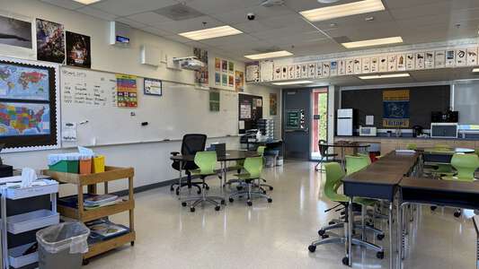 Lincoln Elementary School Classroom Standard in Lynwood