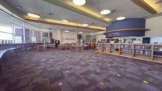 Comanche Springs Elementary School Library in Fort Worth 2
