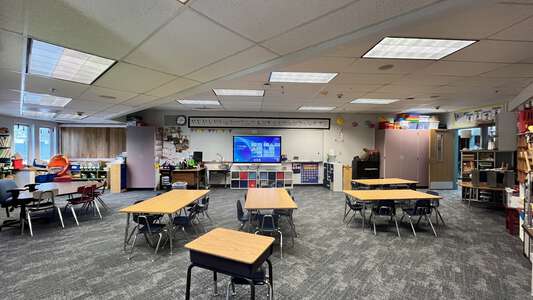 Emily Dickinson Explorer Elementary School Classroom Standard in Redmond