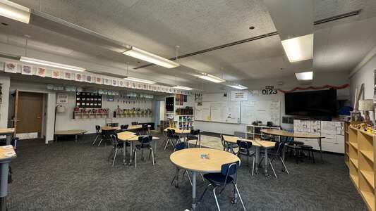Hallinan Elementary School Classroom Standard in Lake Oswego 2