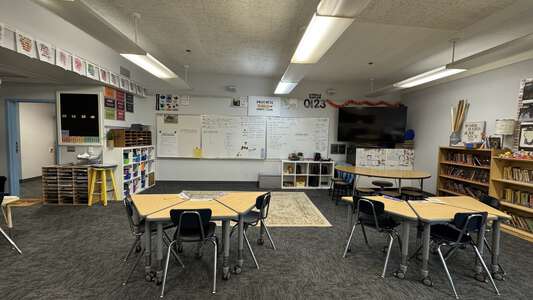 Hallinan Elementary School Classroom Standard in Lake Oswego 4