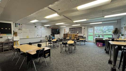 Hallinan Elementary School Classroom Standard in Lake Oswego 3