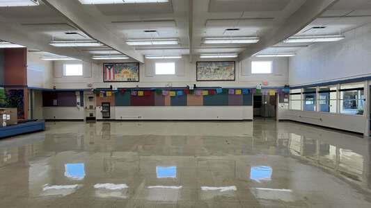 Buena Vista Spanish Immersion School Cafeteria in Eugene