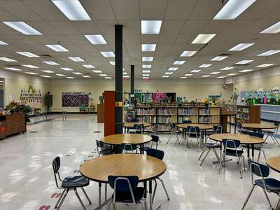 Eyre Elementary School Library in Salem