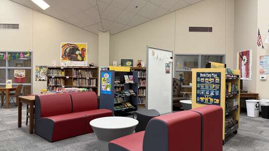 Cottonwood Creek Elementary School Library - CCE in Coppell