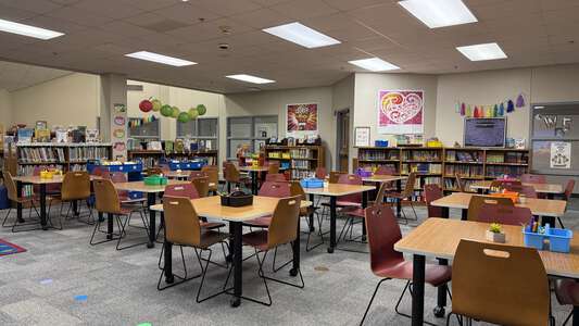 Cottonwood Creek Elementary School Library - CCE in Coppell
