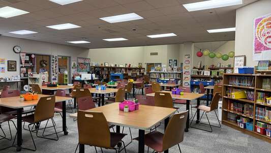 Cottonwood Creek Elementary School Library - CCE in Coppell