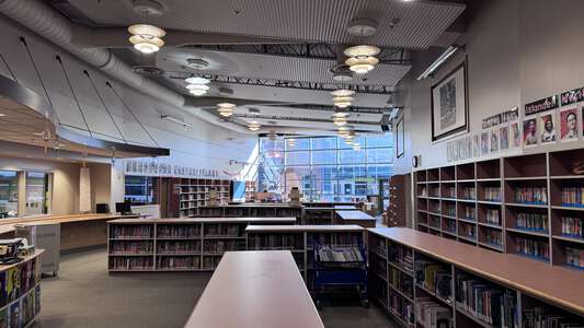 Redmond Middle School Library in Redmond 3