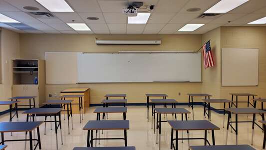 Crews Lake Middle School Classroom Standard in Spring Hill