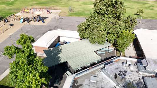 Linda Vista Elementary School Outdoor Lunch Area in Orange