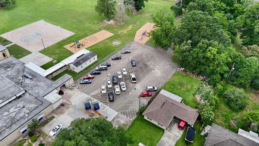 Riveroaks Elementary School Parking Lot - Staff in Baton Rouge