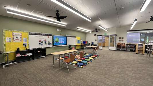 Clara Barton Elementary School Library in Redmond 2
