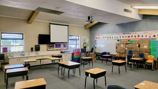 Mineral King Elementary School Classroom Standard in Visalia