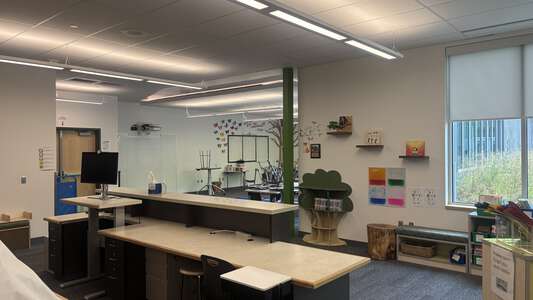 Vose Elementary School Library in Beaverton